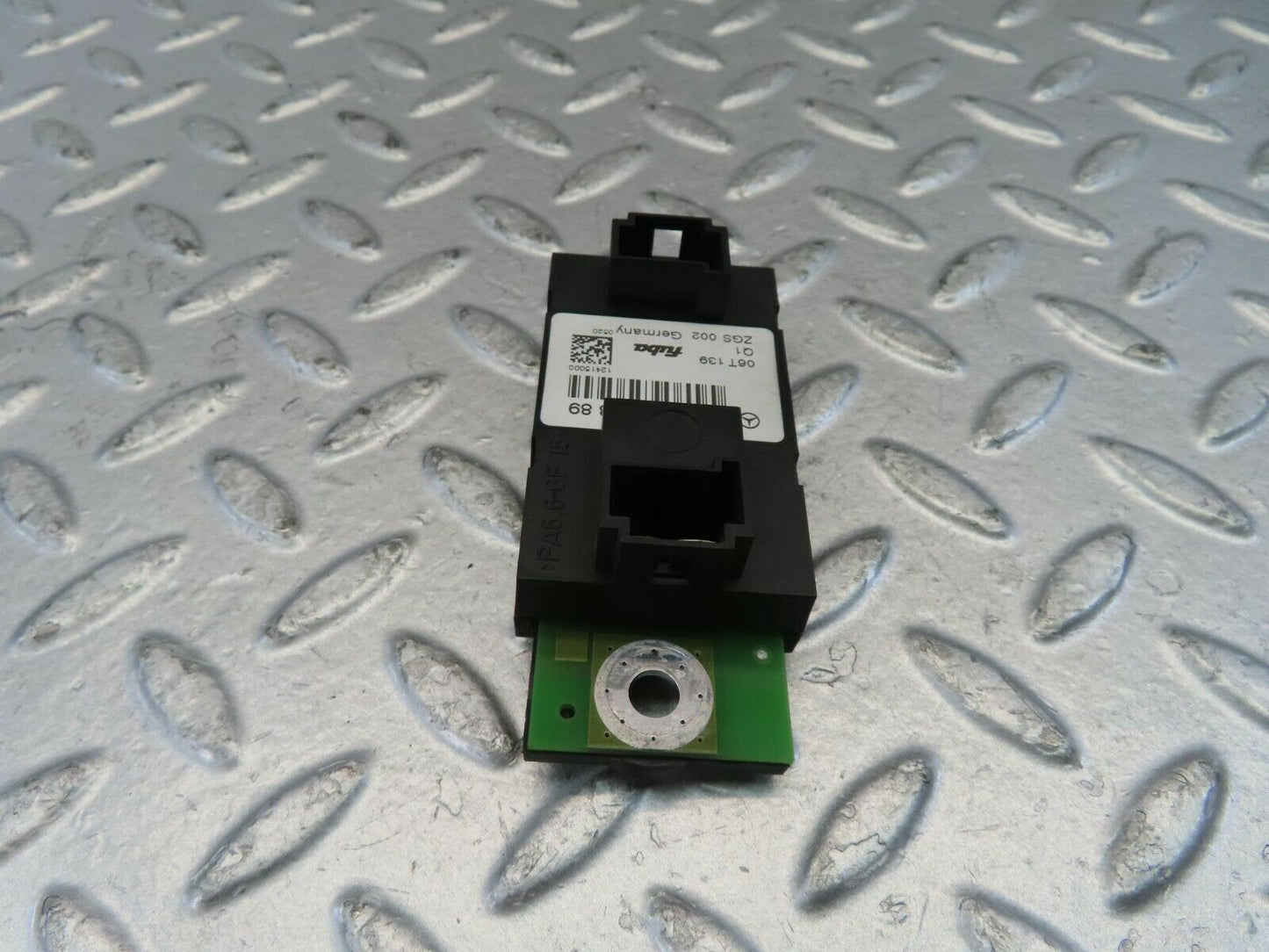 11137 Mercedes-Benz W221 S320 Antenna Module Amplifier 2218201889