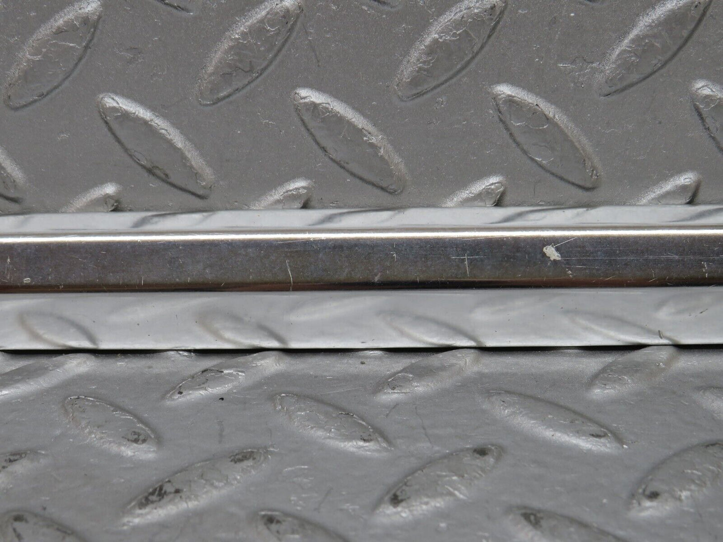 36292 Mercedes-Benz W126 420SE Front Right Door Chrome Moulding Trim