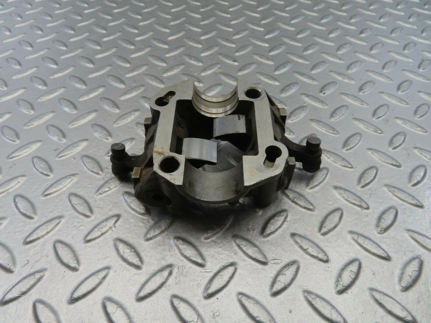 10073 Mercedes-Benz C123 230CE Coupe Rocker Arms Camshaft Bearing Block 1020510010