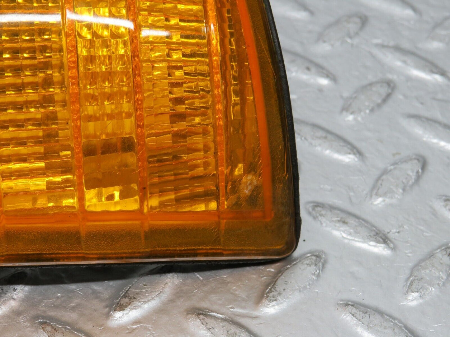 31063 Mercedes-Benz W123 200D Indicator Light Front Left Hella 32744R6