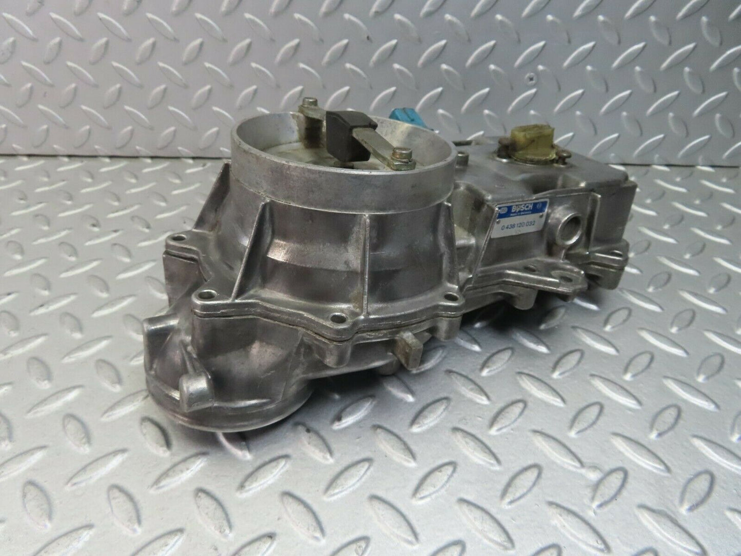 8818 Mercedes-Benz W123 Air Flow Mass Meter Sensor Bosch 0438120032