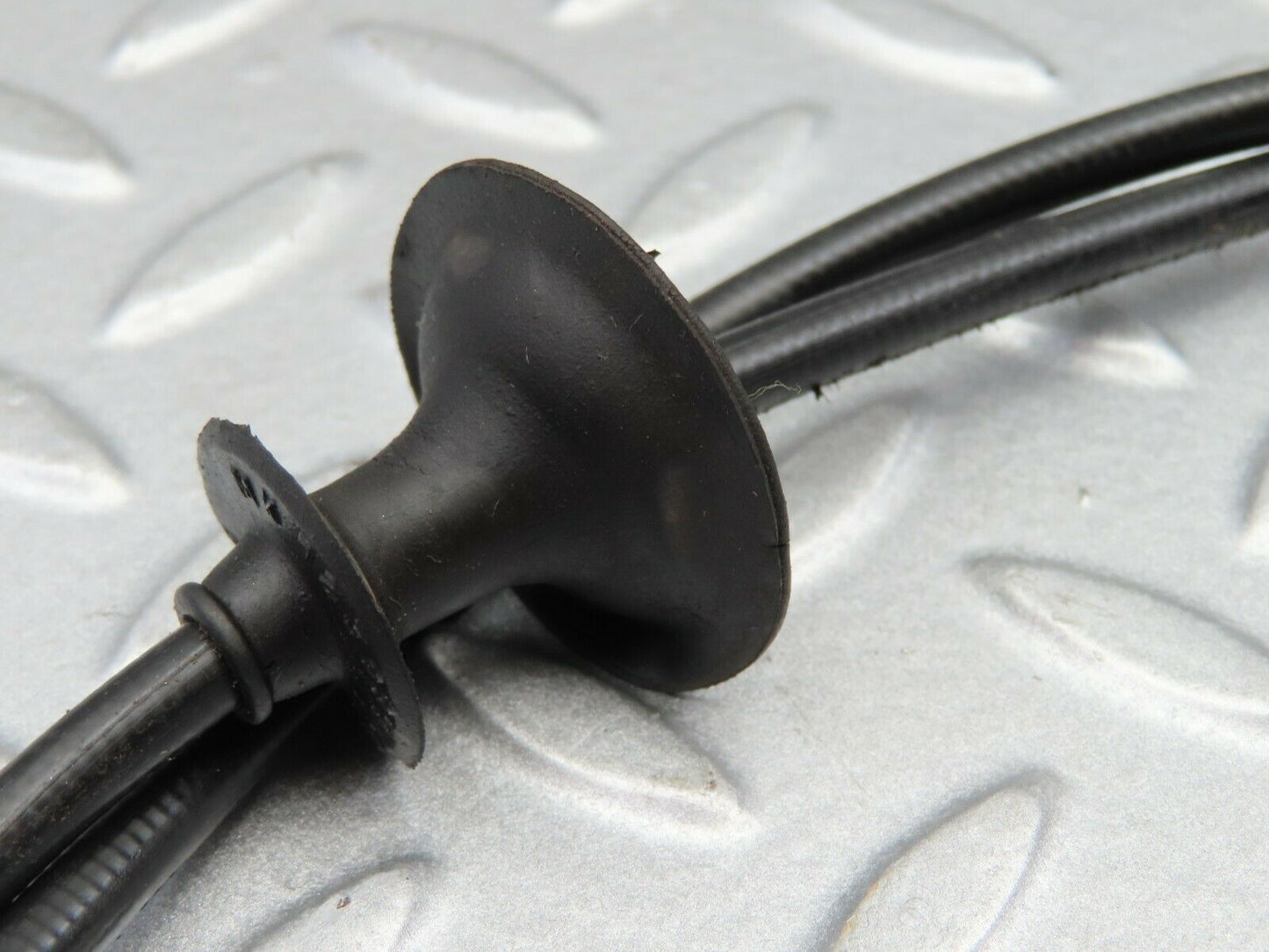 5929 Mercedes-Benz W123 200 Bonnet Release Cable