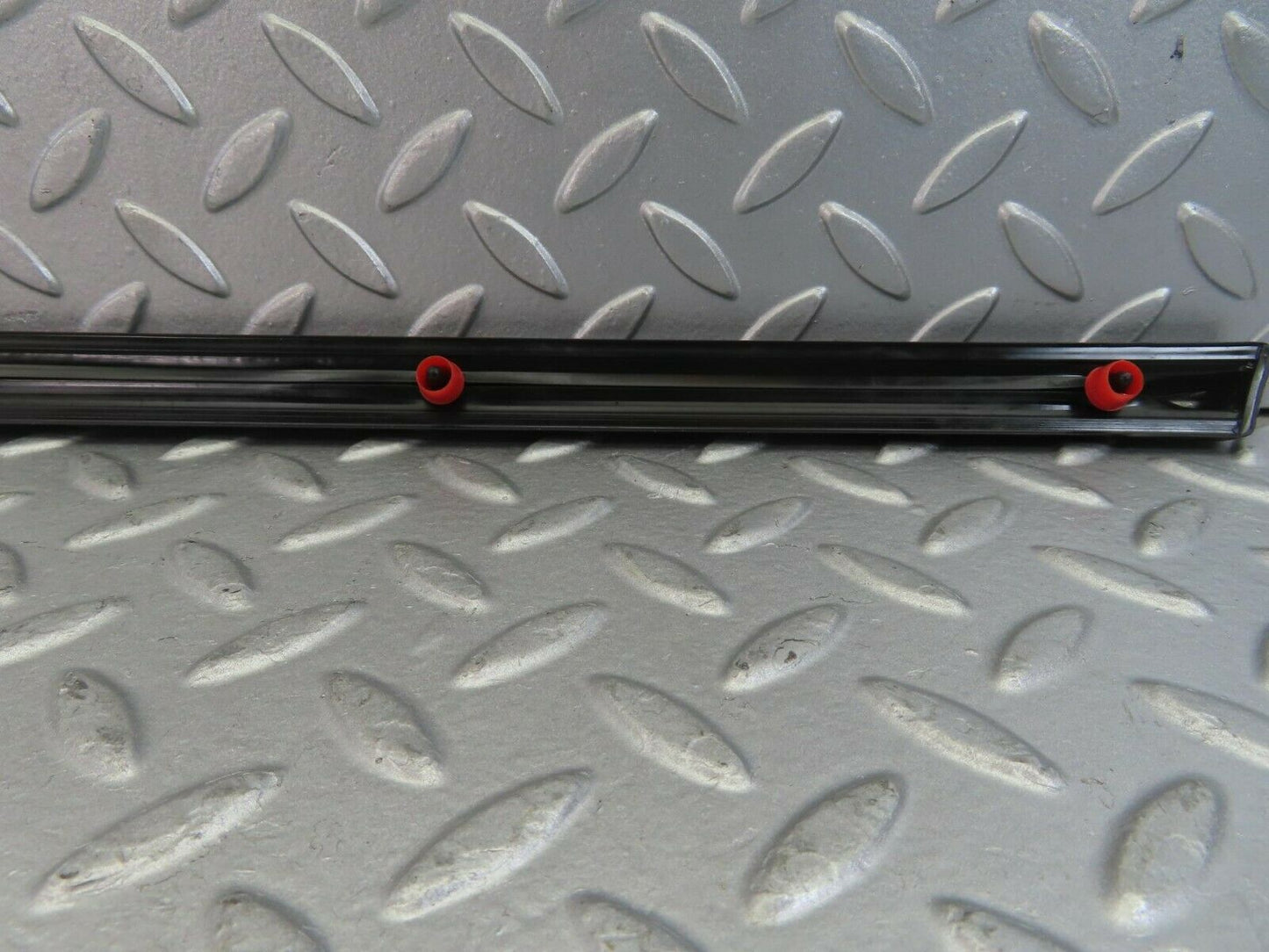 10240 Mercedes-Benz W123 Rear Right Door Centre Moulding Trim