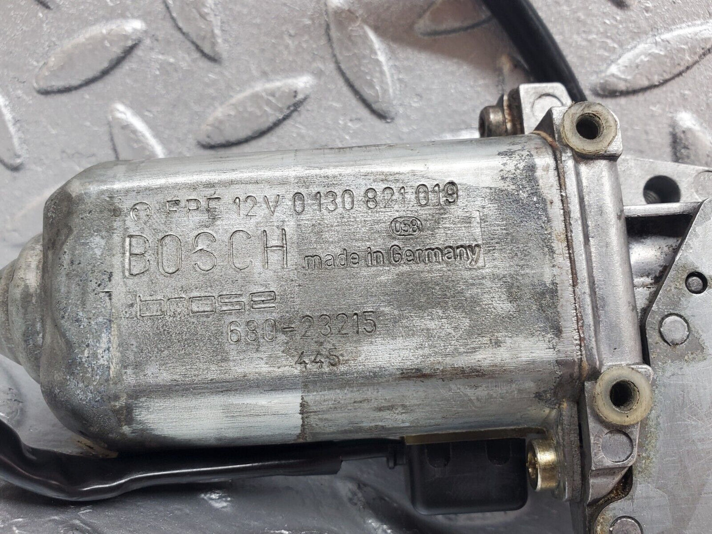 44292 Mercedes-Benz W123 280E Front Right Window Regulator Motor 0130821019