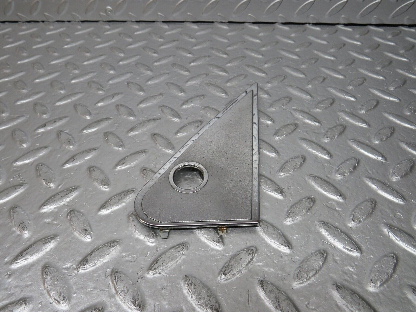 31002 Mercedes-Benz W123 230E Mirror Triangle Cover Right 1237250811