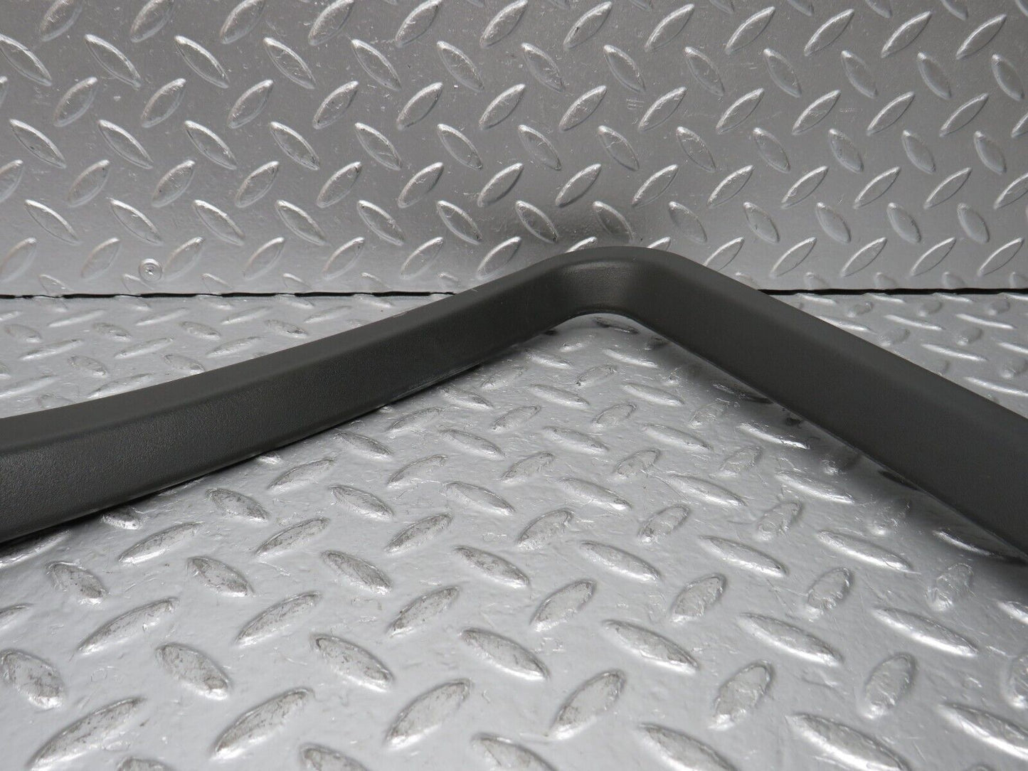 32285 Mercedes-Benz W220 S430 Front Left Door Window Frame Trim 2207250171
