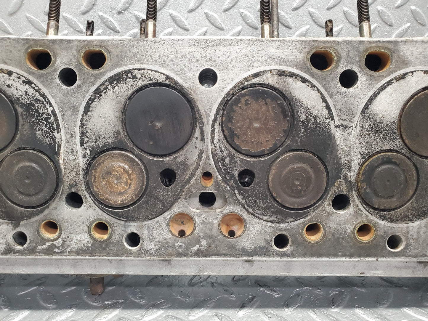 W112 cylinder head used OEM