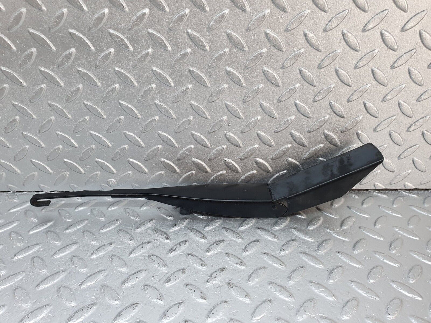 41586 Mercedes-Benz W124 200E Wiper Arm