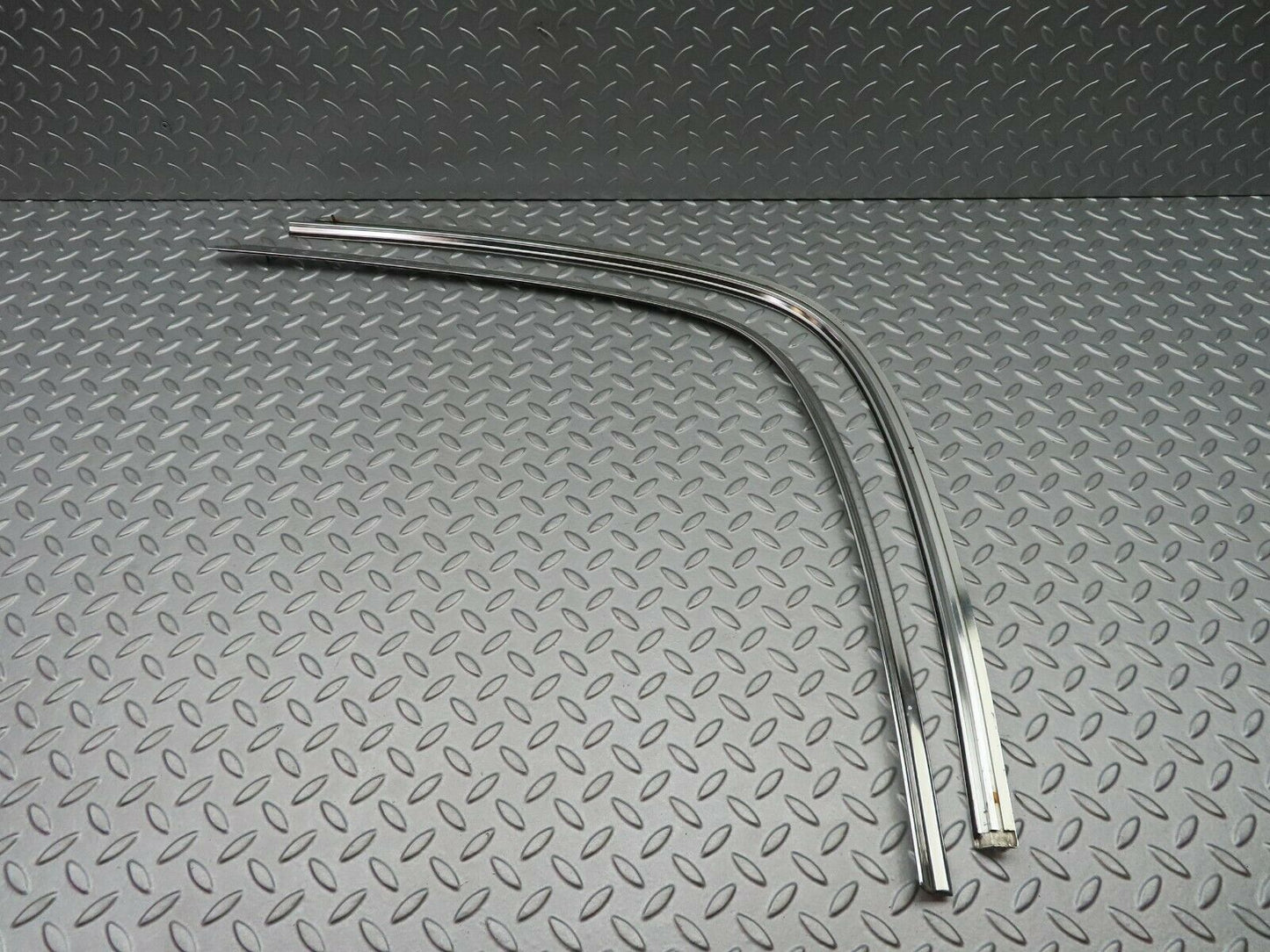 5193 Mercedes-Benz R107 350SL Coupe Soft Top Boot Lid Chrome Trim