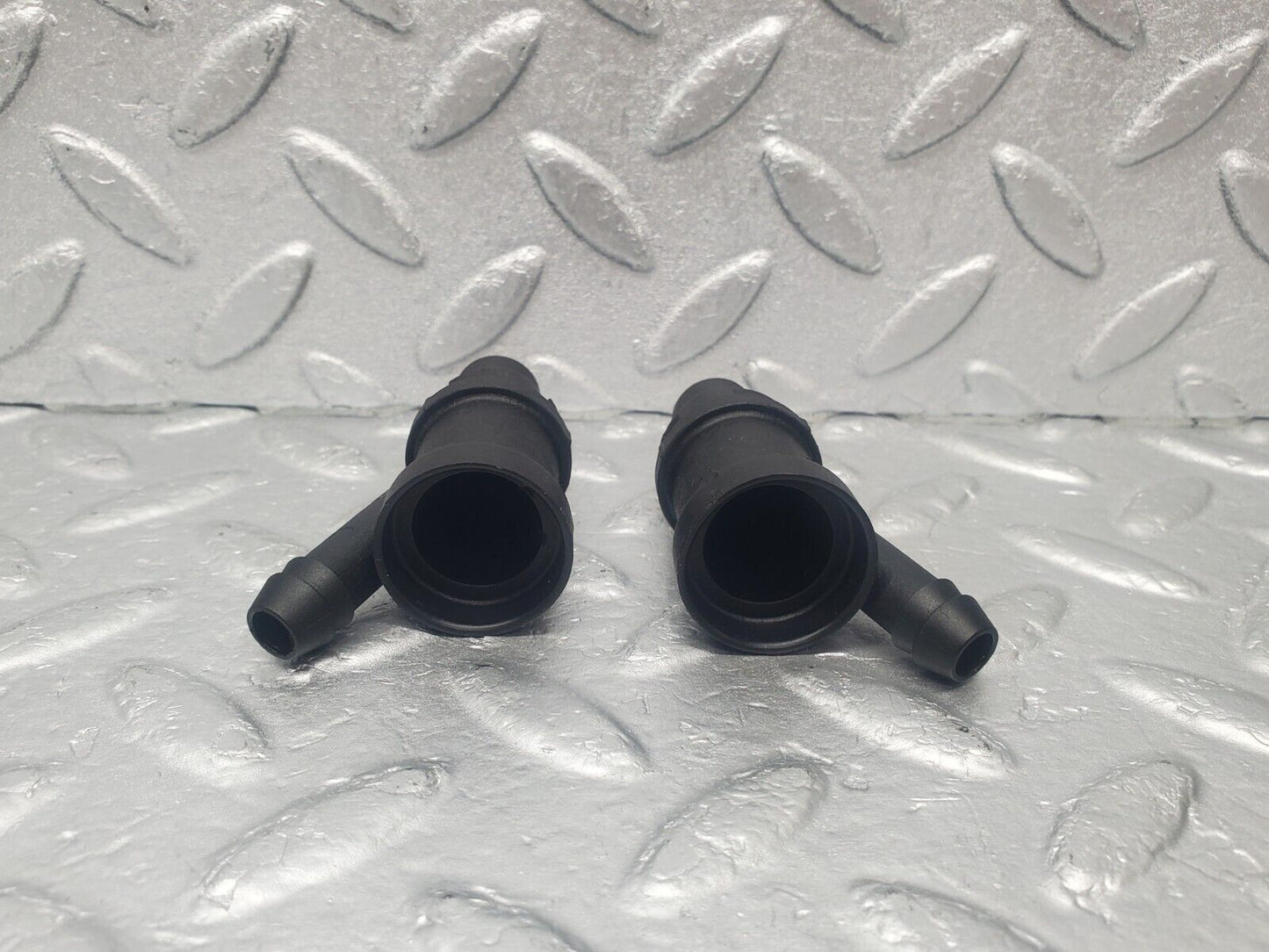46039 Mercedes-Benz W126 420SE Fuel Injector Holder 2X