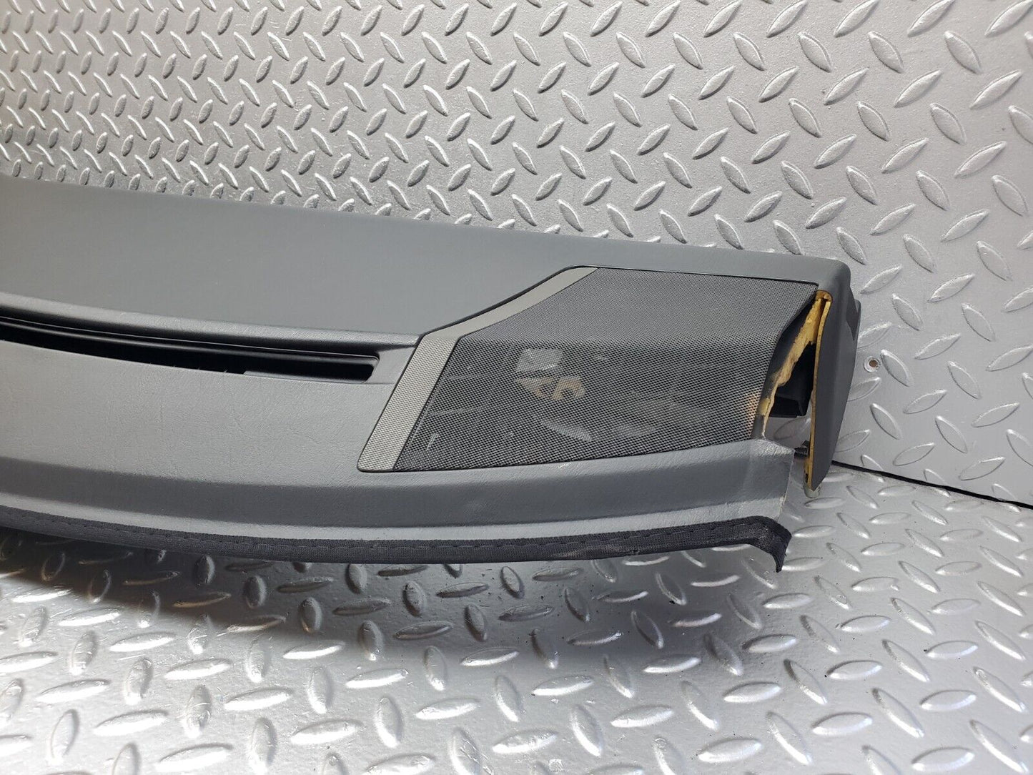 44690 Mercedes-Benz W124 220E Dashboard Black