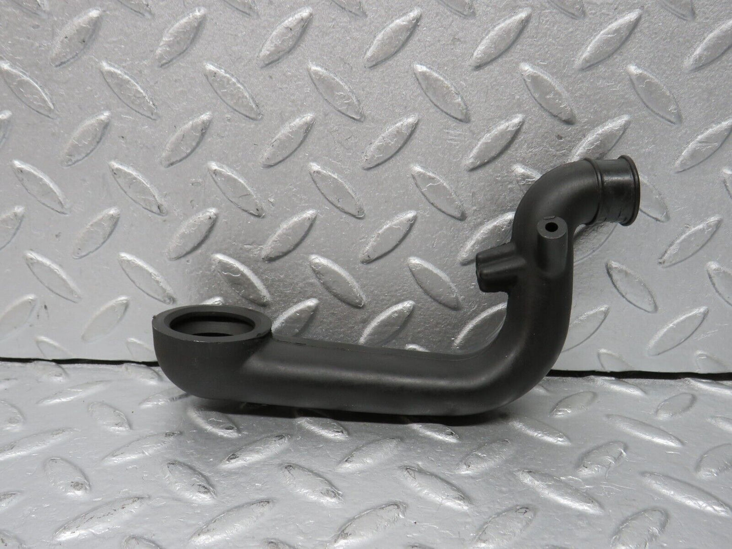 38886 Mercedes-Benz W201 190E 2.6L Crankcase Breather Pipe 1030941982