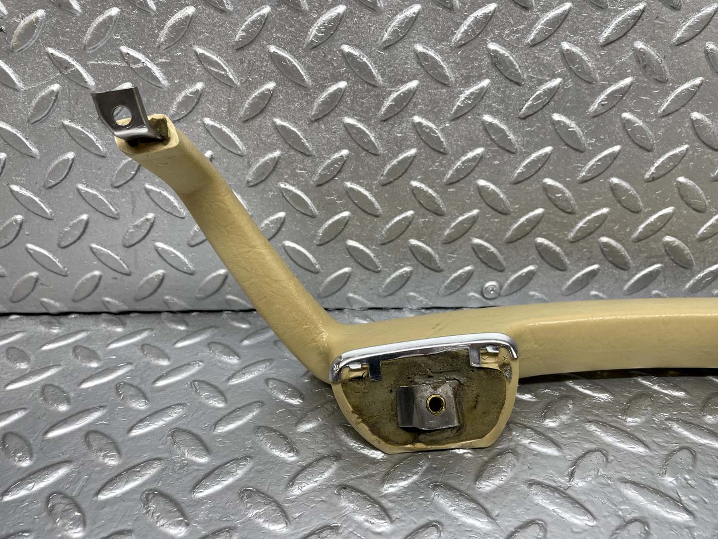 44262 Mercedes-Benz W123 280E Interior Door Handle Beige Left 1239701701