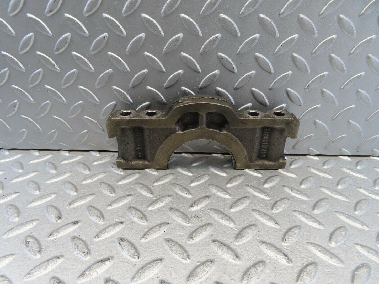 11288 Mercedes-Benz W221 S320 Crankshaft Bearing Holder Block 6420110311