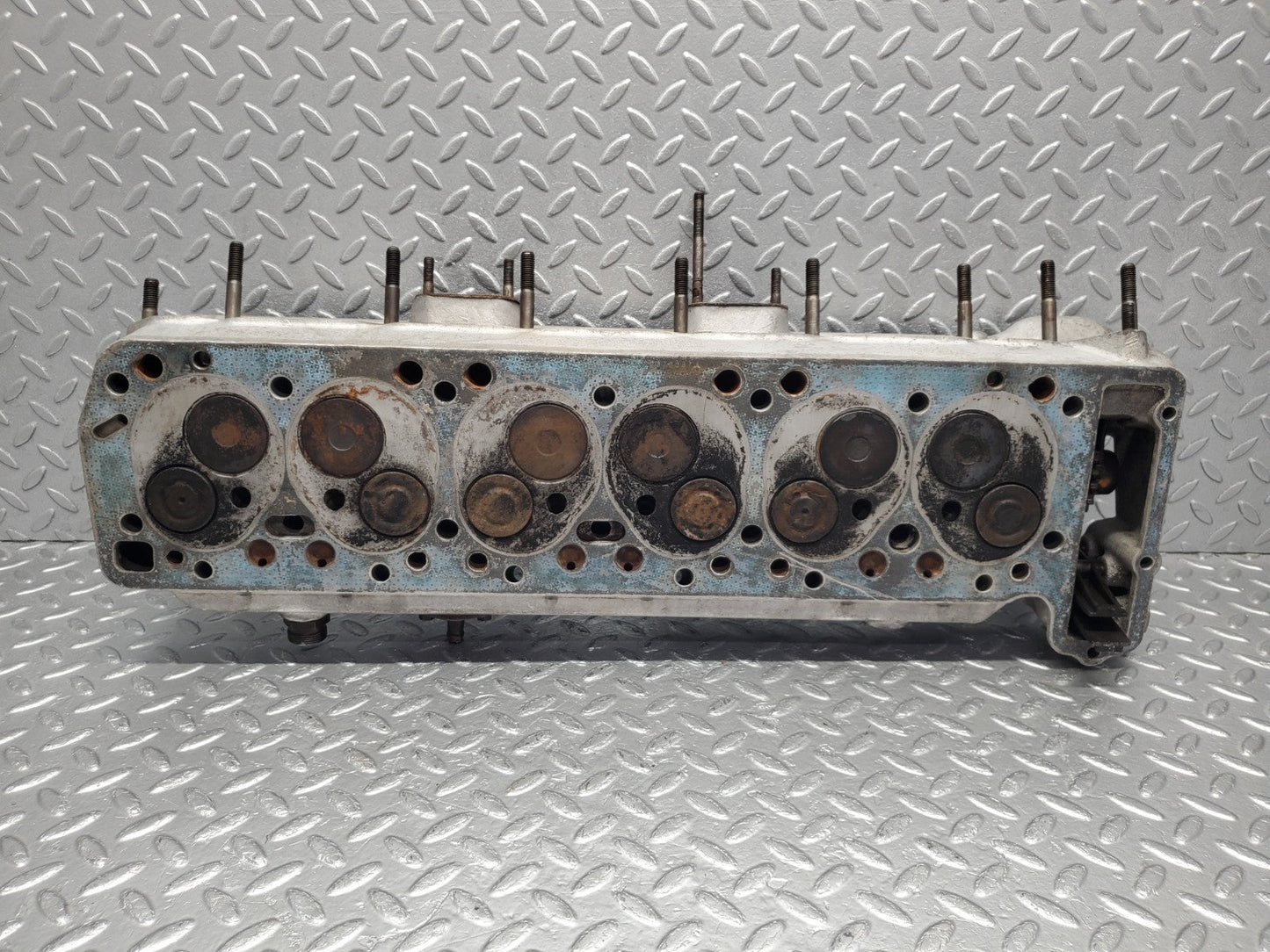 W112 cylinder head used OEM