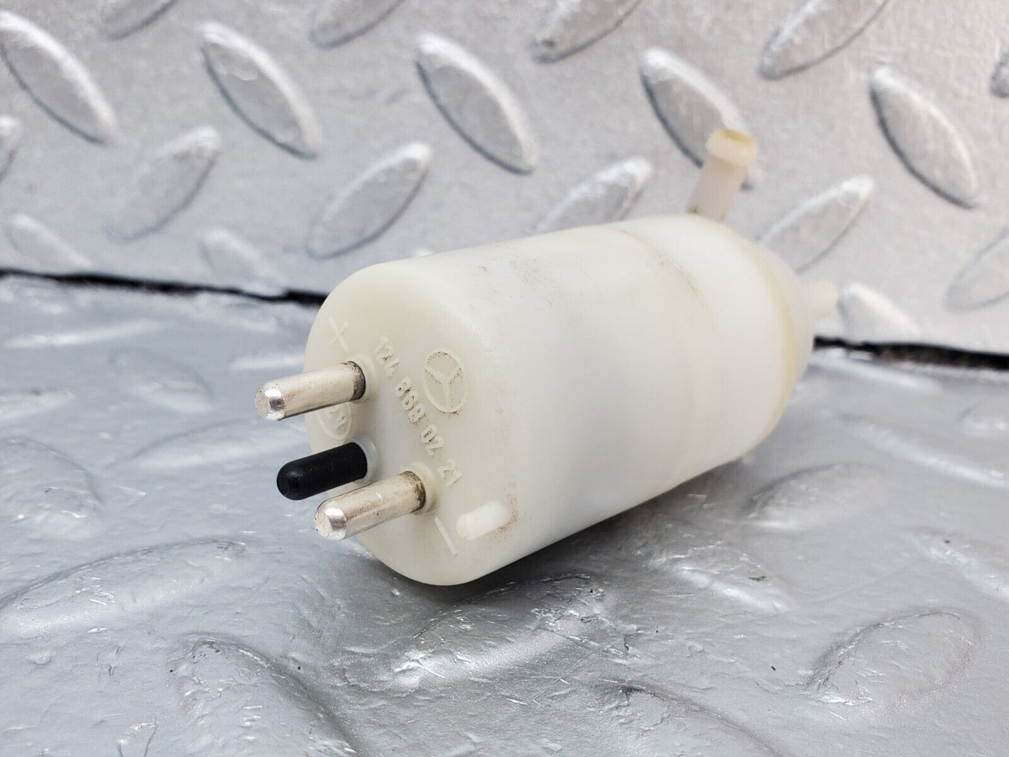 45683 Mercedes-Benz W126 420SE Windscreen Washer Pump Hella 1248690221