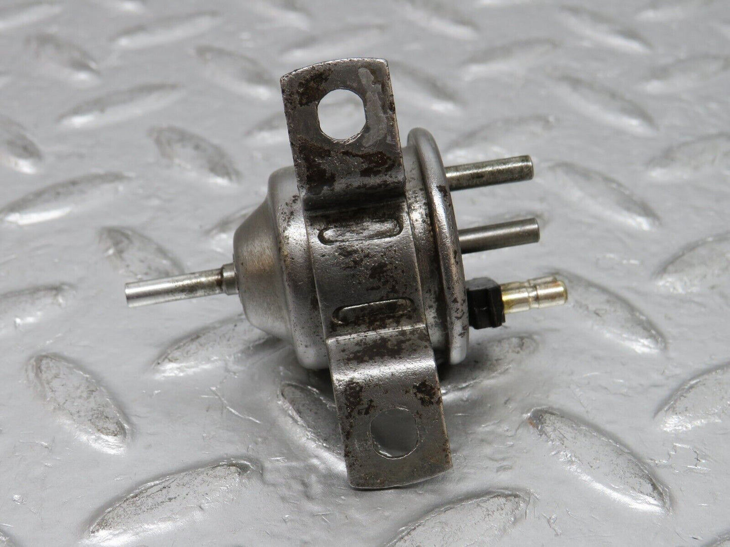 0781 Mercedes-Benz C107 350SLC Coupe Vacuum Check Valve