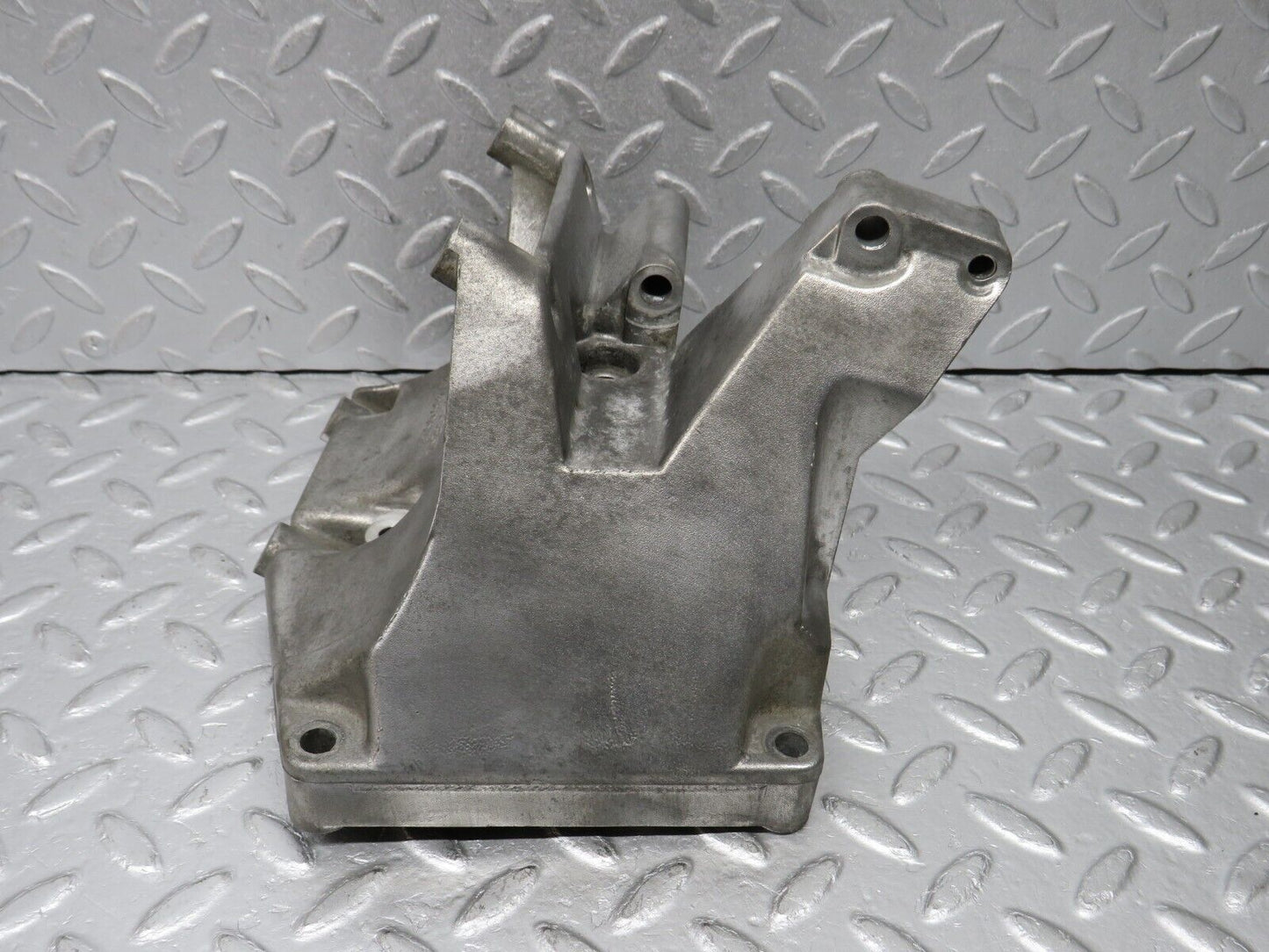 38814 Mercedes-Benz W201 190E 2.6L Power Steering Pump Bracket 1264660641