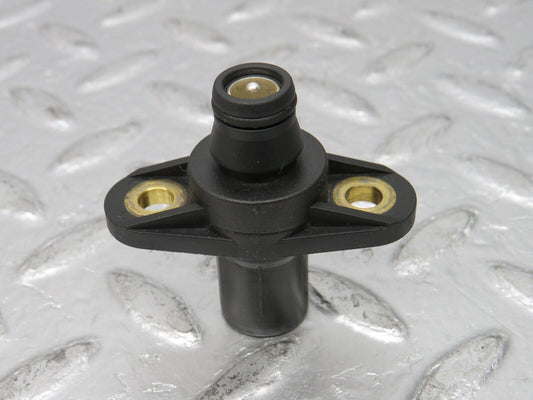 31464 Mercedes-Benz S124 220TE Wagon Camshaft Position Sensor 0021539528