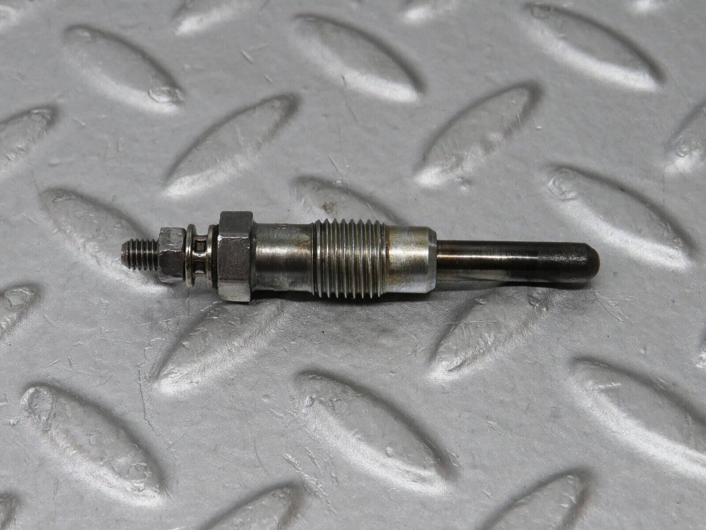 35889 Mercedes-Benz 240D OM616.912 Glow Plug NGK Y-902R