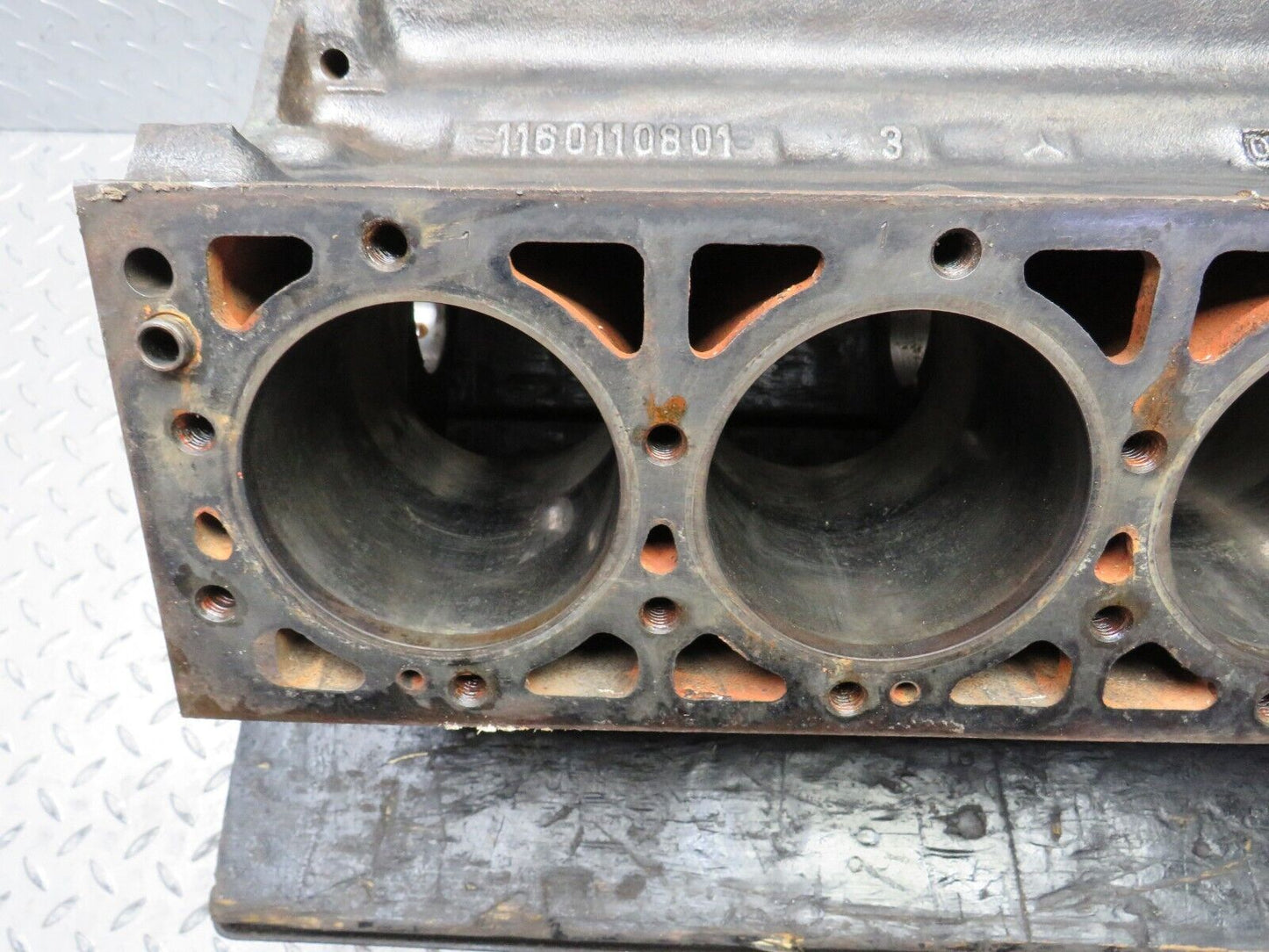 39979 Mercedes-Benz R107 350SL Engine Block 116.984 1160110801