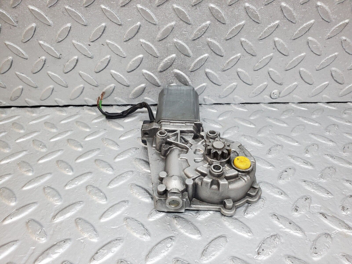 44795 Mercedes-Benz W124 220E Window Regulator Motor Right Bosch 0130821285