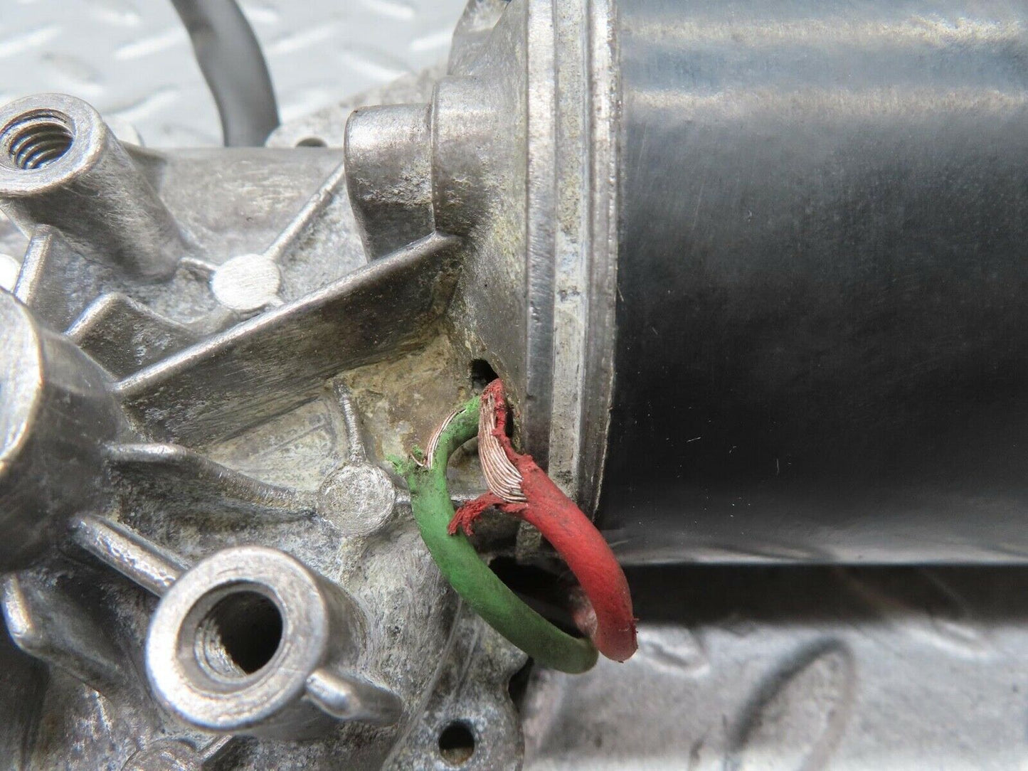 13576 Mercedes-Benz W123 200 Wiper Motor Bosch
