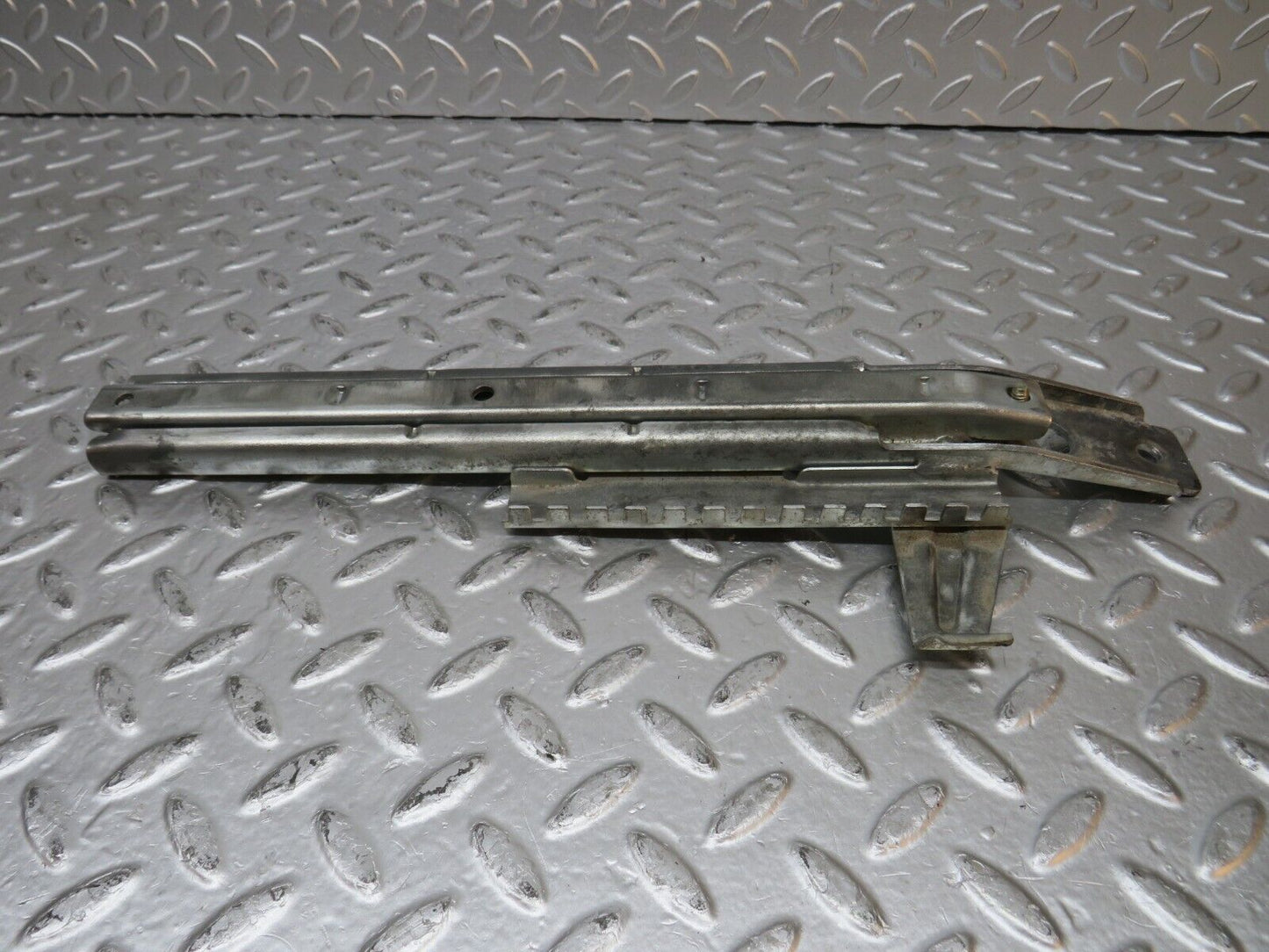 31173 Mercedes-Benz W123 230E Front Right Seat Rail