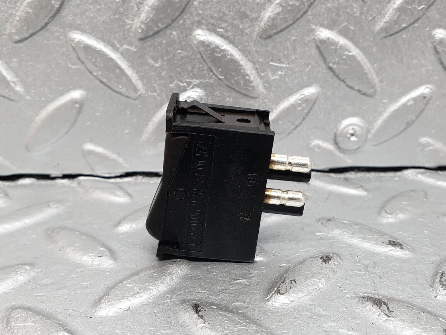 41099 Mercedes-Benz W126 300SE Interior Light Switch 0008205910