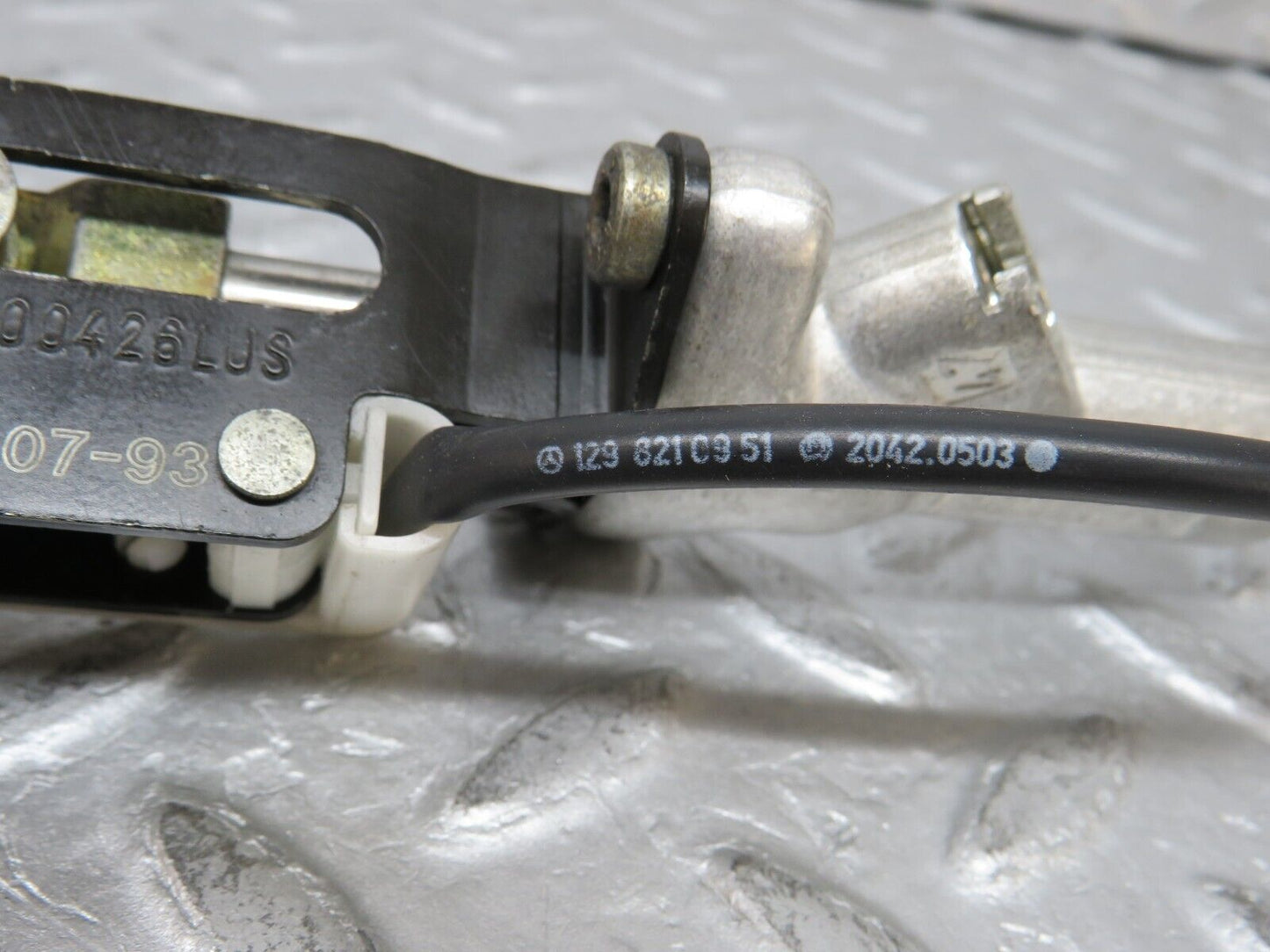 37820 Mercedes-Benz A124 320E Cabriolet Soft Top Lock Latch Left 1247700426 1298210951 1298001672