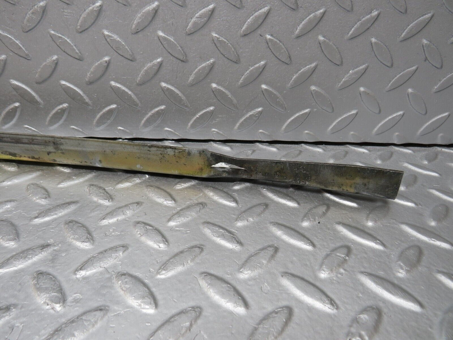 37015 Mercedes-Benz C126 420SEC Coupe Left Door Window Channel