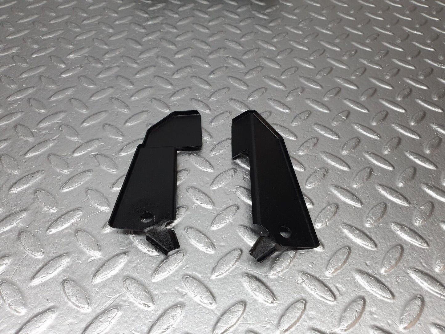 40839 Mercedes-Benz W123 300D Oil Hose Pipe Bracket