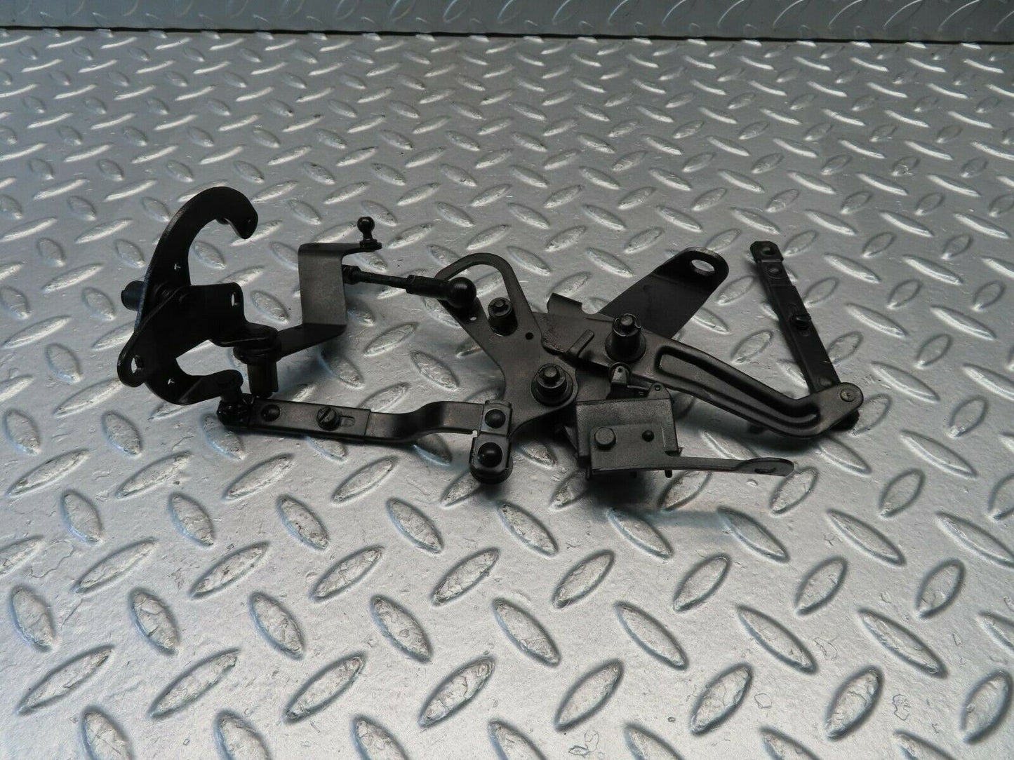 10922 Mercedes-Benz W123 230E Throttle Linkage