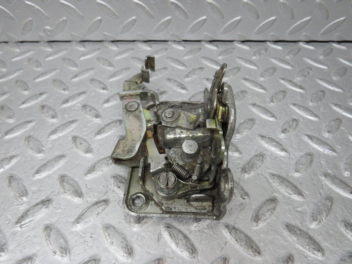 35393 Mercedes-Benz R107 280SL Coupe Right Door Lock Mechanism