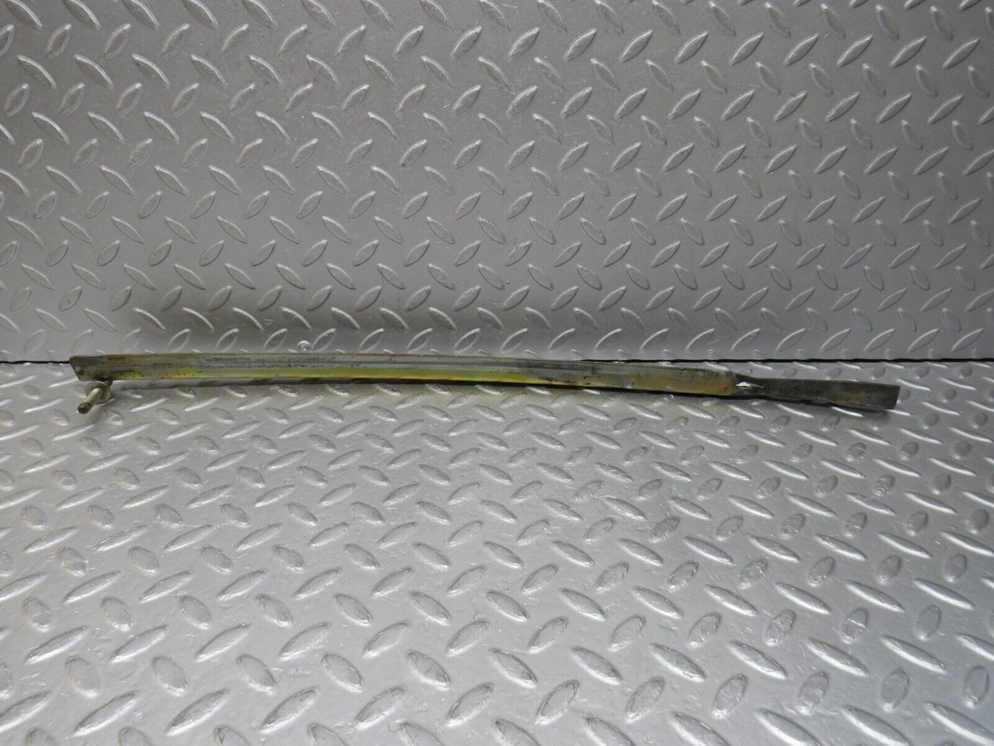 37015 Mercedes-Benz C126 420SEC Coupe Left Door Window Channel