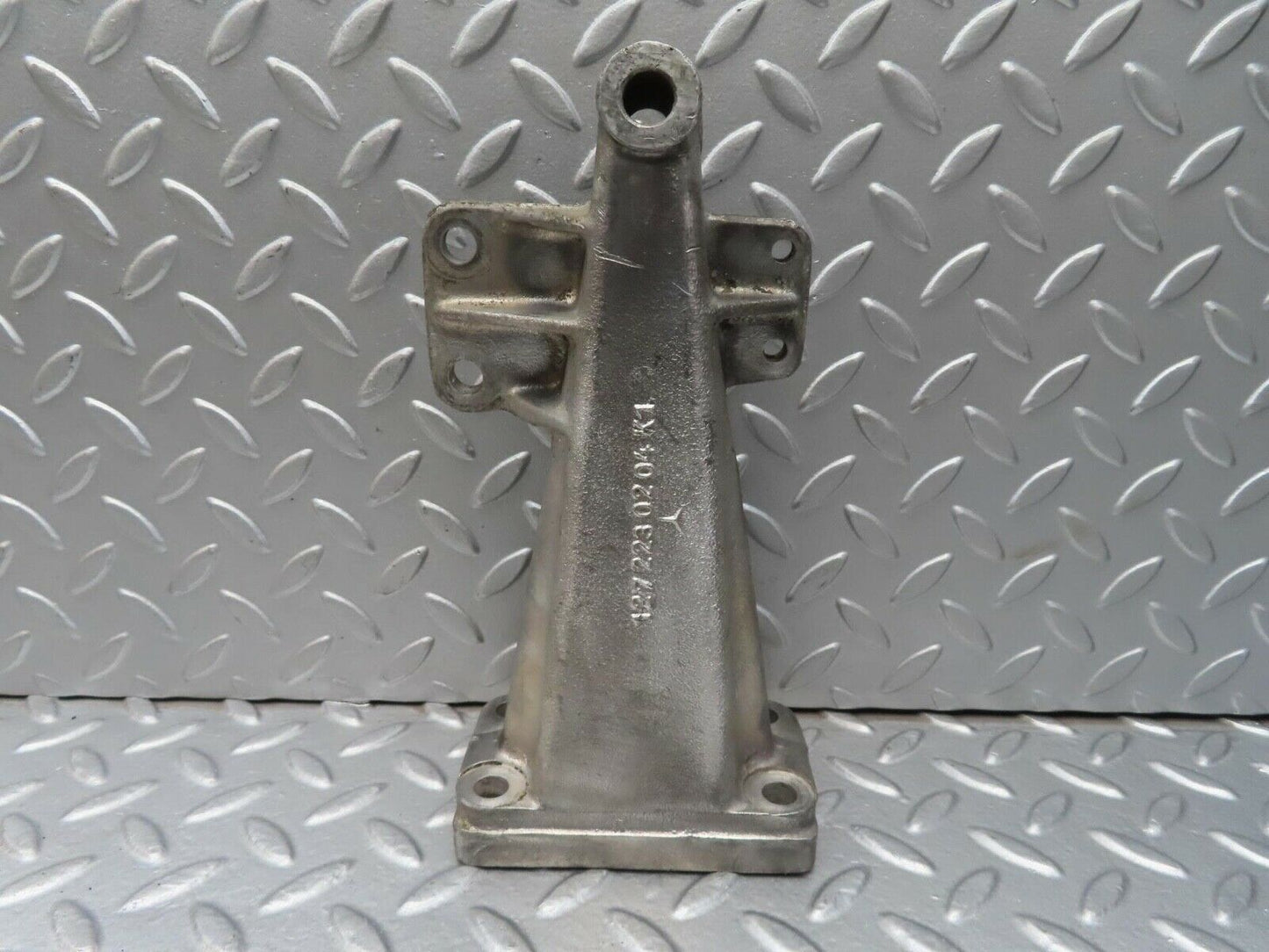 12814 Mercedes-Benz W111 220SE Engine Mount Bracket Left Side 1272230204