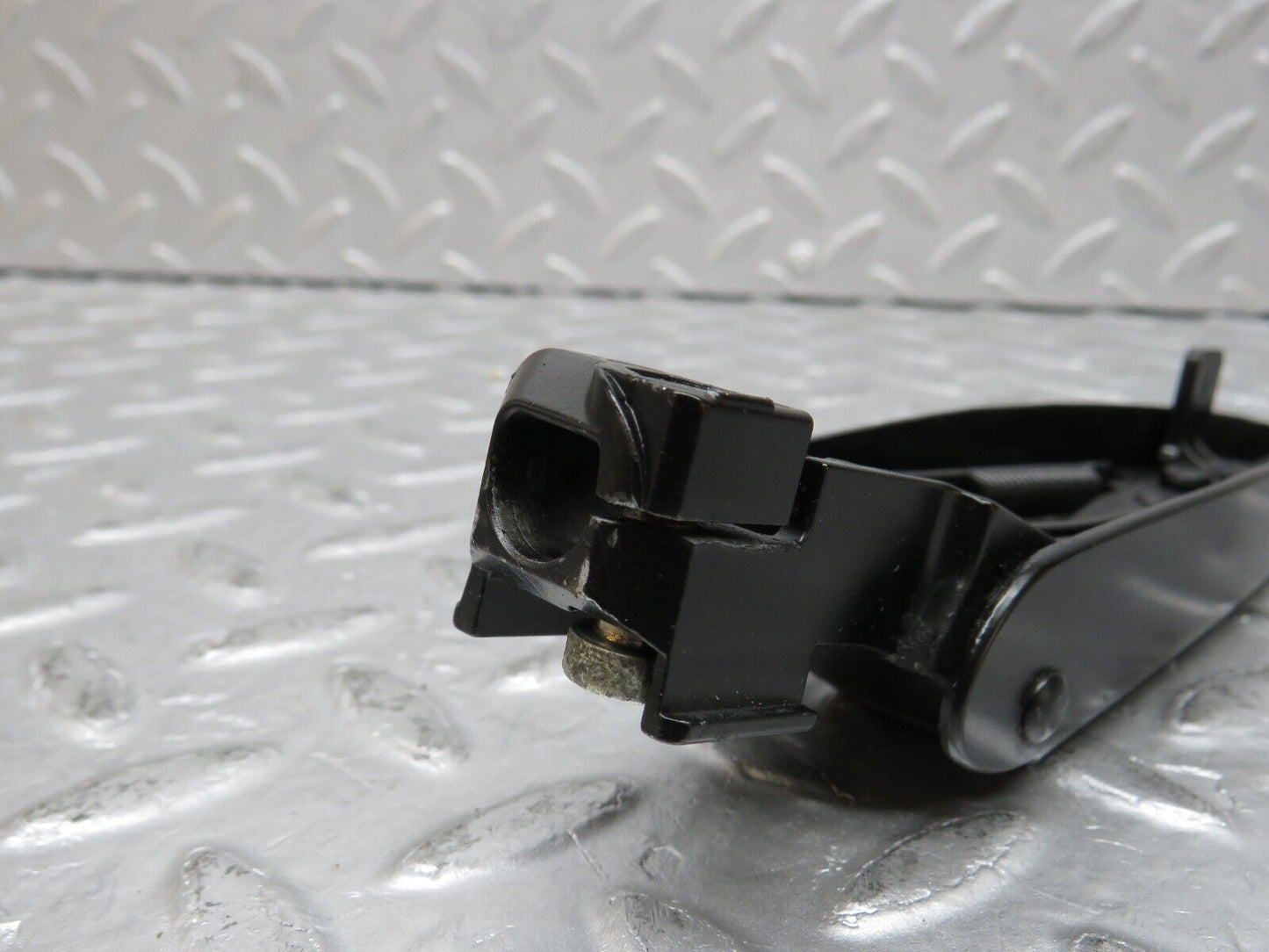 37866 Mercedes-Benz A124 320E Cabriolet Wiper Arm Bosch