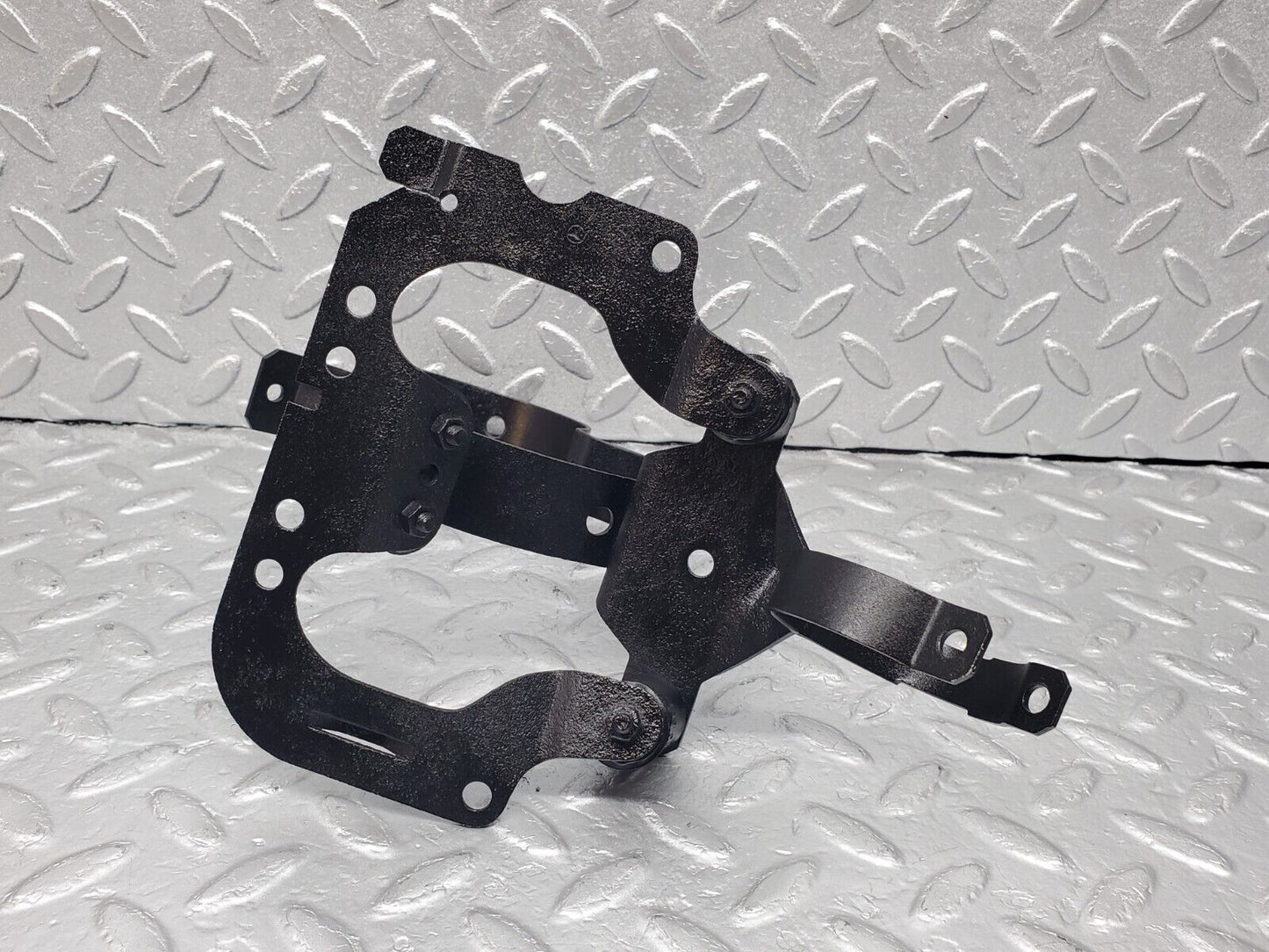 45926 Mercedes-Benz W126 420SE Fuel Pump Fuel Filter Bracket