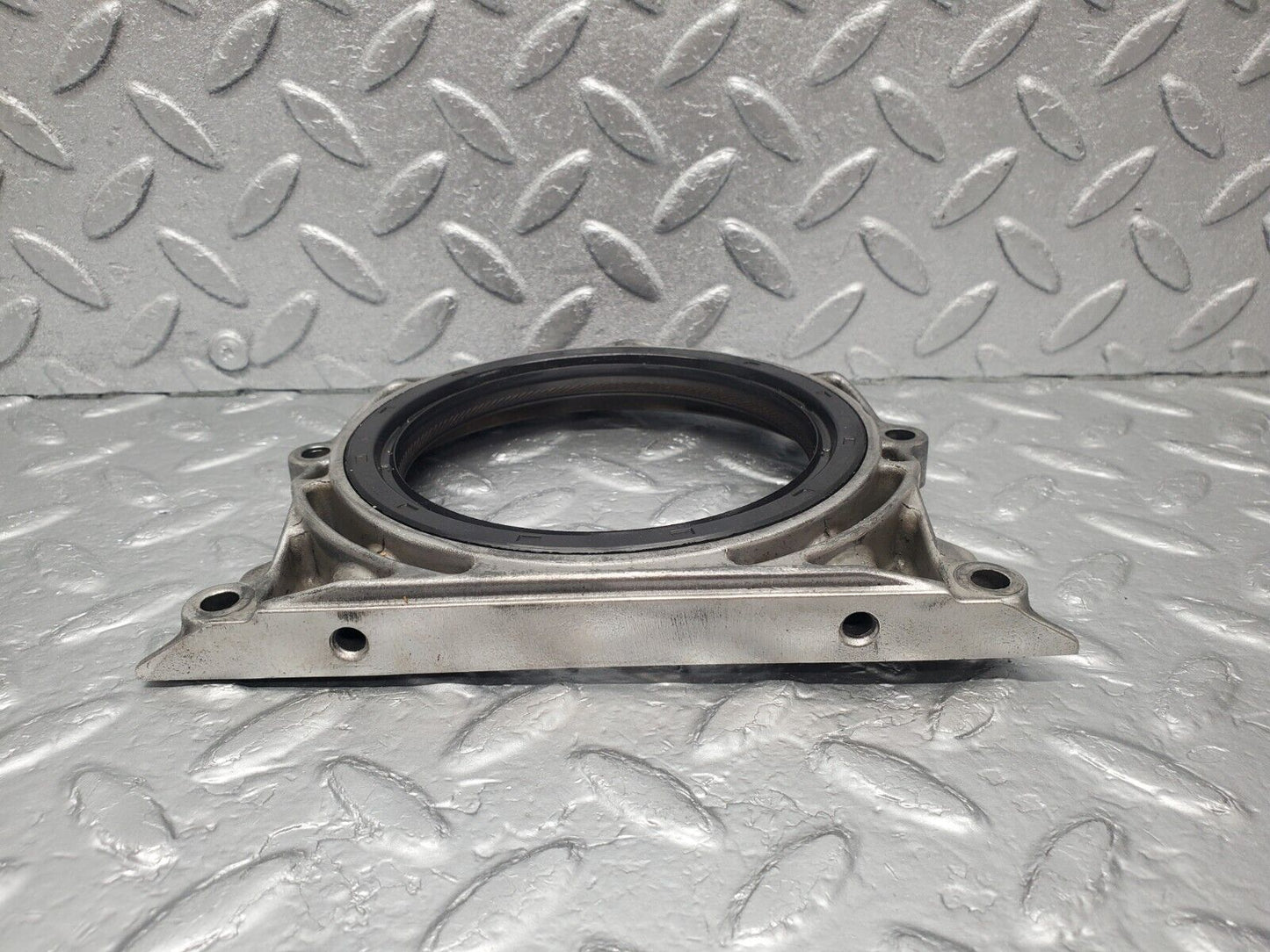 46169 Mercedes-Benz W124 280E Crankshaft Rear Sealing Cover 6010110108