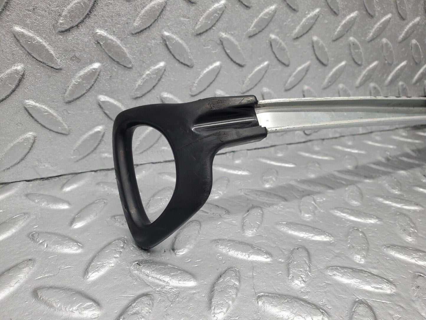 46624 Mercedes-Benz C123 280CE Coupe Front Right Seat Sliding Adjust Handle