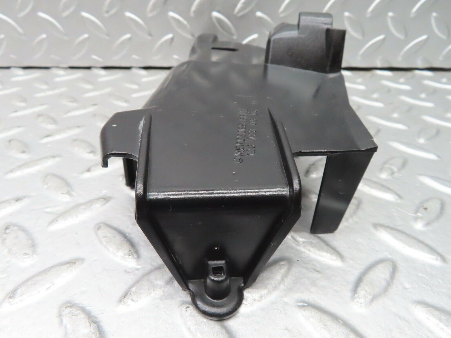 21627 Mercedes-Benz W126 300SE Front Left Door Lock Inner Cover 1267230308