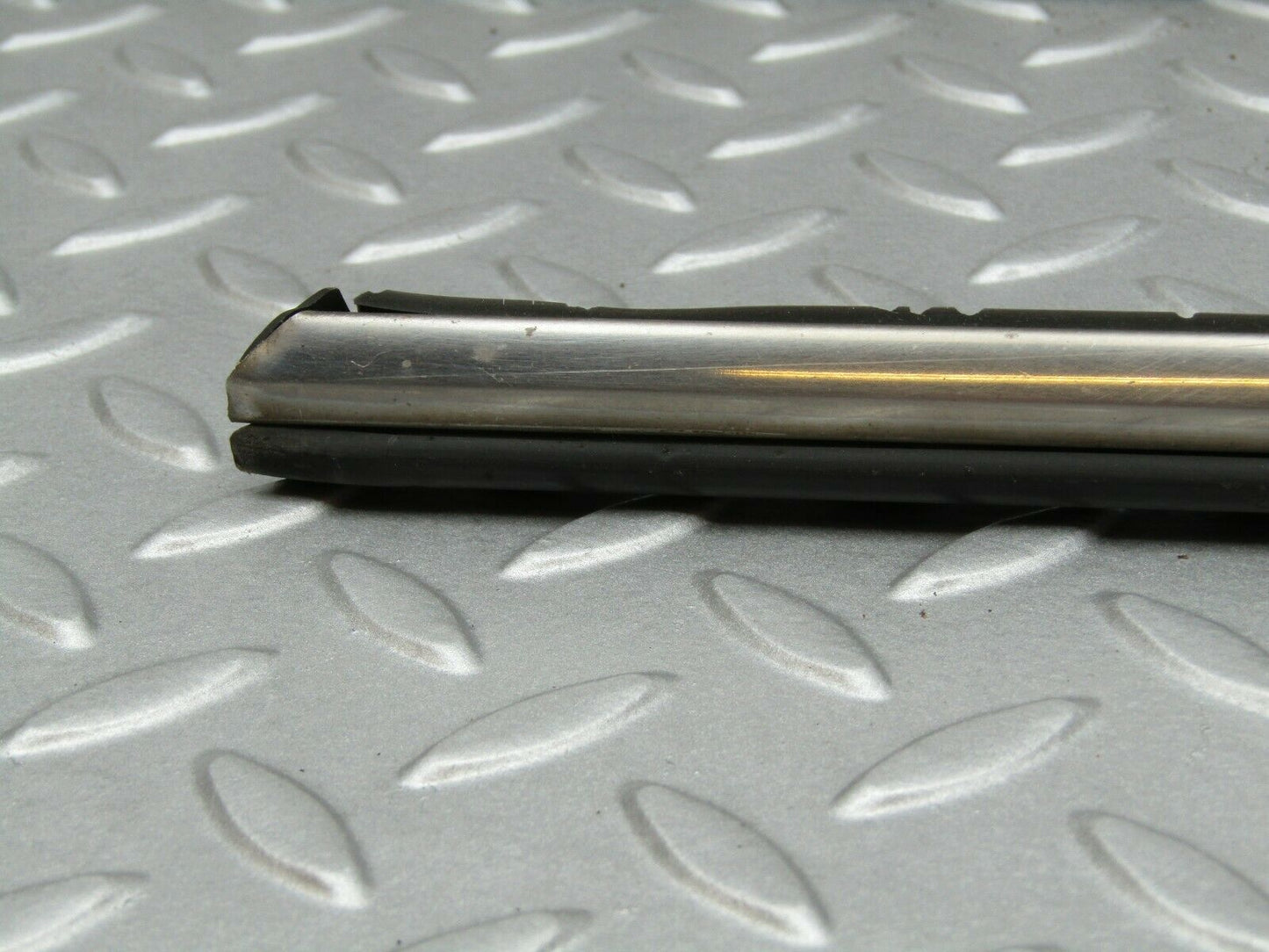3334 Mercedes-Benz W115 220D Centre Door Chrome Trim Front Left