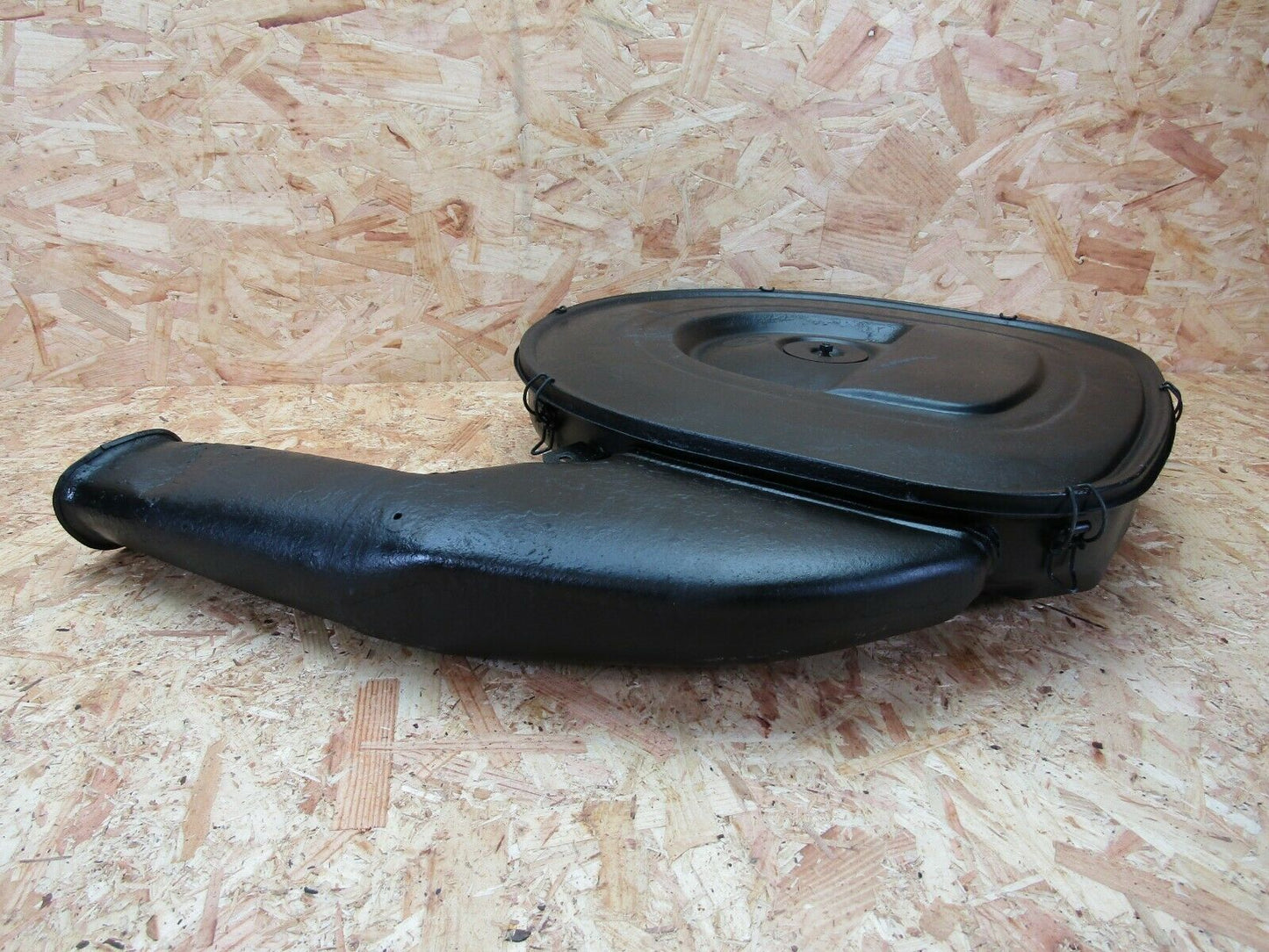 2137 Mercedes-Benz W116 350SE Air Filter Housing 4517485106