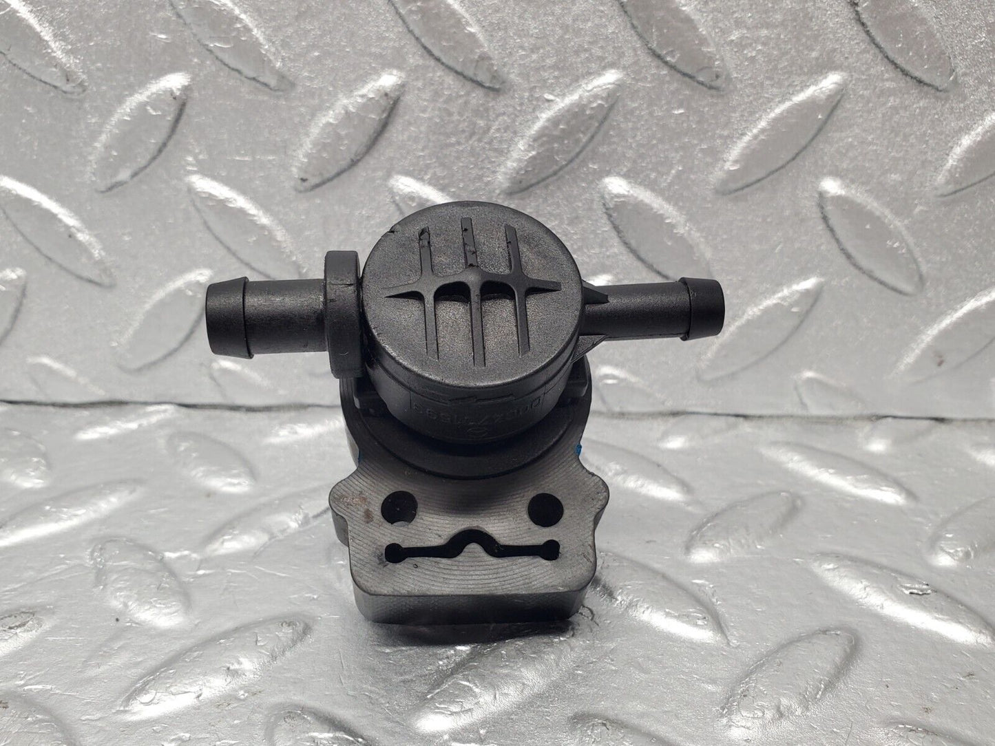 46789 Mercedes-Benz R129 320SL Coupe Fuel Regeneration Vacuum Valve 0004701593