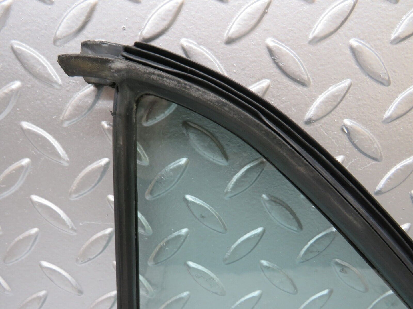 27891 Mercedes-Benz W123 280E Rear Right Quarter Window Glass