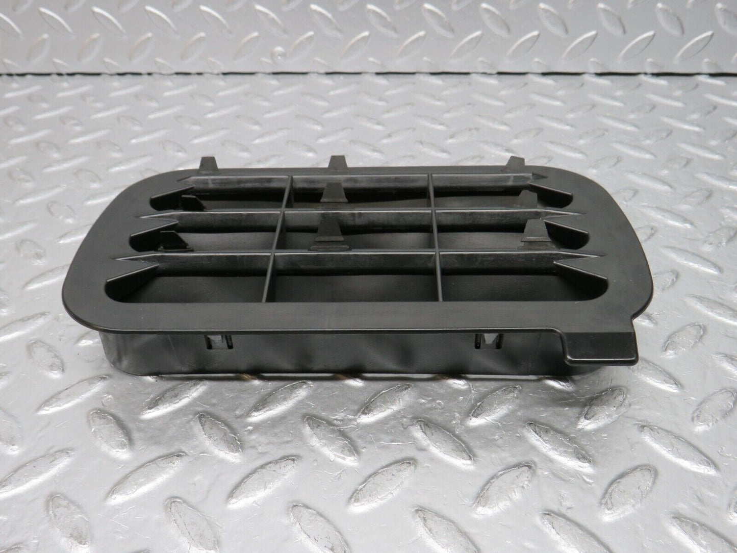 31390 Mercedes-Benz S124 220TE Wagon Air Intake Vent 1248370230 1248370242