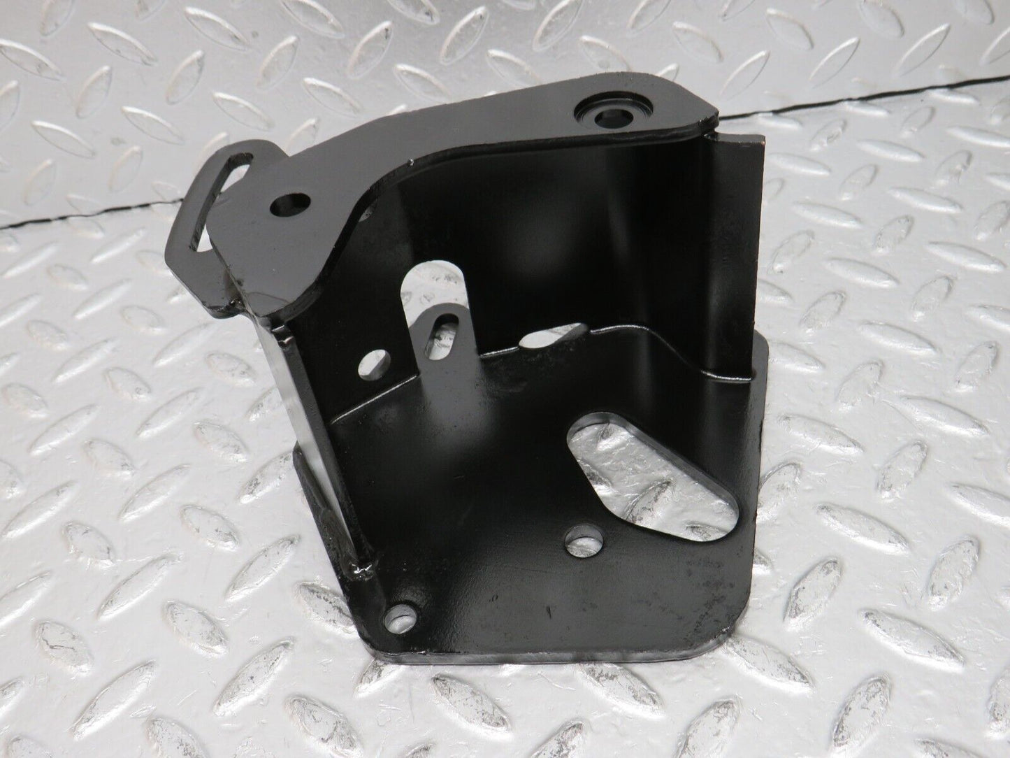 32816 Mercedes-Benz C107 R107 350 V8 Power Steering Pump Bracket
