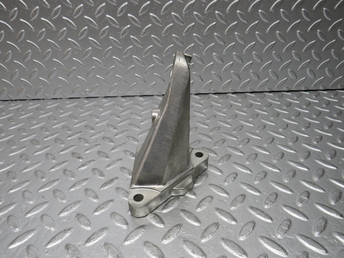 30547 Mercedes-Benz W124 230E Engine Mount Bracket Right Side 1022236204