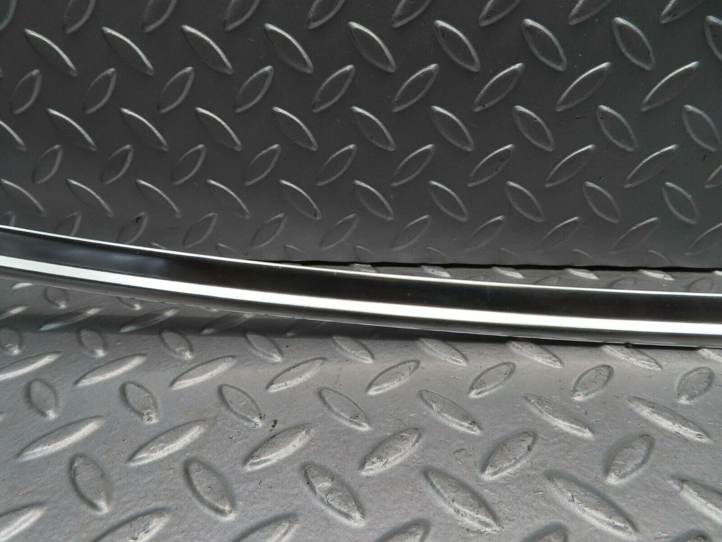 11457 Mercedes-Benz C123 230CE Coupe Rear Windscreen Chrome Frame