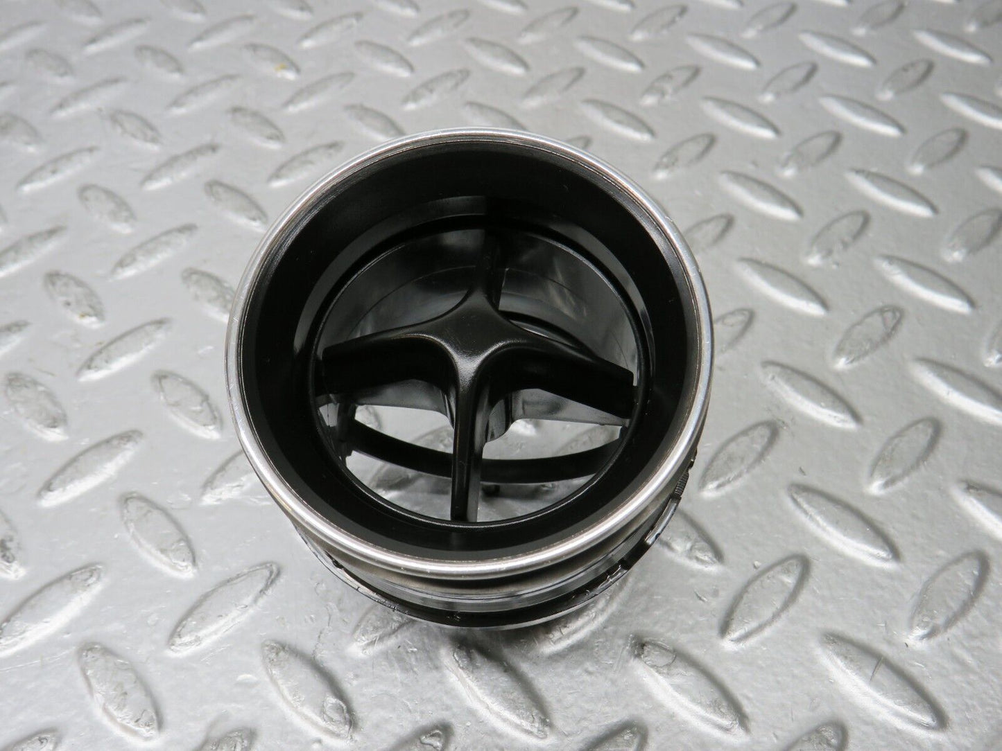 29871 Mercedes-Benz W123 230E Dashboard Air Vent 1238300054